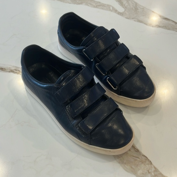VGUC rag & bone navy blue leather flats - Picture 1 of 9